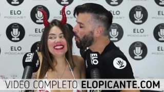 ELO PODCAST LE PASA EL HIELO POR LAS TETAS A SARA BLONDE