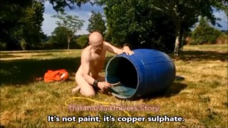 VOST engl - Cet inférieur soumis nu et chaste et le tonneau dans le jardin 1.