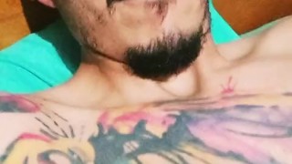 De madrugada y cachondo con la verga dura como siempre...