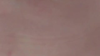 La rubia española le encanta rozarse y empalmar su gran clitoris contra la esquina de un mueble