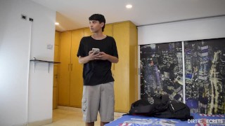 MI HIJASTRO ME FOLLA MIENTRAS MI ESPOSO ESTÁ EN EL SUPERMERCADO.