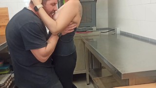 Zoe & Max Calentón en el trabajo