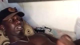 BCC COLOMBIANO MASTURBANDOSE HASTA CORRERSE GIMIENDO DE PLACER