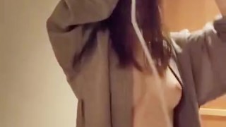 お風呂上がりの髪乾かし（ドライヤーシーン）