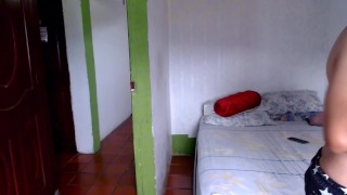 espio a mi cuñado mientras el se masturba me pogo cachonda y hago que me de una buena follada