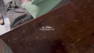 sorprendo a mi hermanastra viendo porno y la follo a cambio de mi silencio