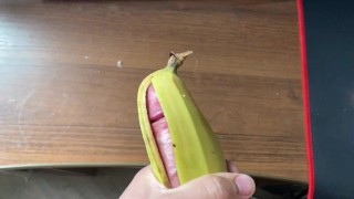 Сладко кончать в банан🍌💦