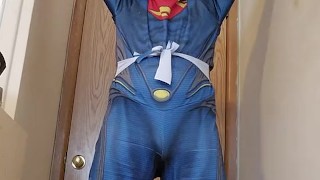 Ready to Serve U Muscle Man Taeves Porn!