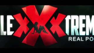 Dos parejas cachondas tienen sexo duro en cuarteto en el sofa