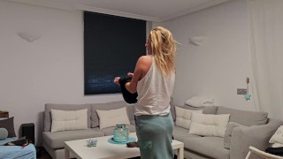 Mujer con ganas de comer polla