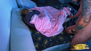 mi amante se queda quieta mientras le lleno el CULO de leche