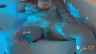 In bad en geil spelen met mijn speeltjes