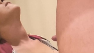 Zoe & Max. La asistenta va cachonda y se la folla el de mantenimiento.