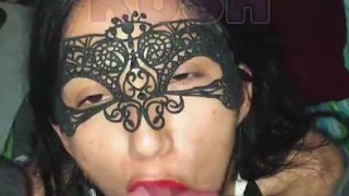 Mi esposa les pule el fierro a mis compañeros de trabajo para pagar una deuda mientras grabo