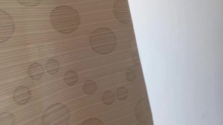 seduzco a la nueva empleada para lograr lamerle su culo enorme