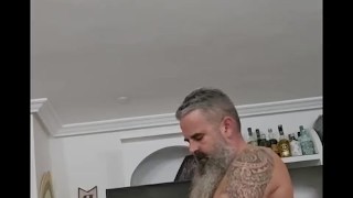 Milf se pone cachonda para follar