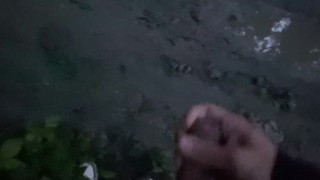 Когда внезапно захотелось подрочить, а дома мама