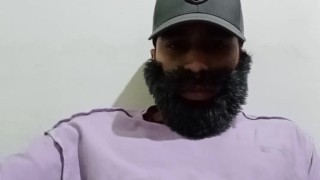 Masturbándome muy duro por mi amiga boto toda mi leche a chorros