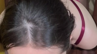 se la chupo a mi suegro hasta que lo hago correr