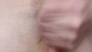 Fast handjob alsa some cum