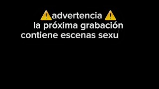 Chico juega con precum