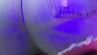 Masturbando minha bucetinha enquanto meu padrasto está no quarto ao lado - Little Sophie