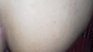 Mi vecino viene mientras mi marido no está y me da por el culo🥵 que rico sentí