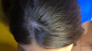 recibo una buena mamada de mi hijastra y como premio le meto mi polla en 4