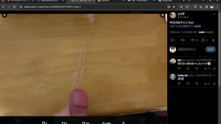 机にドピュッと放出するスペルマが大量で掃除が大変