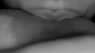 Me chupo las tetas, quien me ayuda?