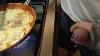 Handjob by cute girlfriend while cooking fries(full vid on my 0nlyfans/ManyVids)