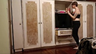 MEDIADESCOCIDA Mucama sin escrupulos encuentra sextoys de su jefa y los usa