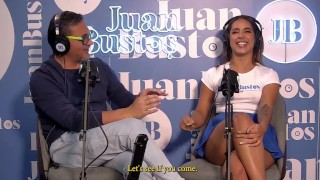 Natalia Garcia Pide una hamburgesa para chuparle la polla al repartidor en Juan Bustos Podcast