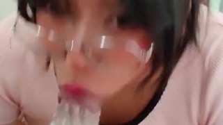 Chica meme te hace una mamada POV