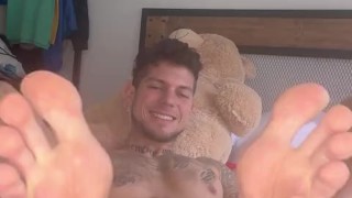Muscle Tattooed Guy With Fat Cock Play With My Feet BoyGym