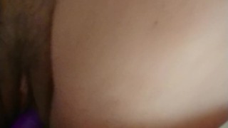 milf puta .. me masturbo con dildo y no se aguanta las ganas de follarme