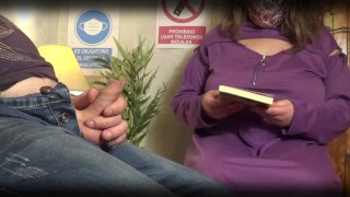 MADRASTRA no puede resistir al ver a su Hijastro tocarse en la sala de hospital. Public FLASH