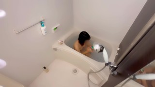 彼女のお風呂を覗いてたら、我慢できなくなって生挿入ししまった。素人/絶頂/おっぱい/美少女 