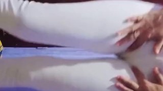 كنت خارجة كنلبس حوايجي و هو يسخن و هبطلي السروال و ضربالي بحوية غزالة