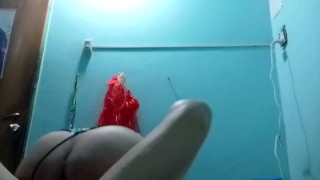 Me la chupa y luego me cabalga al frente de la webcam