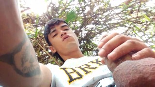 MASTURBANDOME EN EL RIO