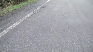 🇪🇨El Tio Cachondo Salio De Excursion,Al Sacar Su Bonita Polla Una Garrapata Cayo En Su Verga😱