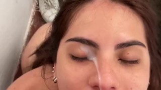 San Valentín con mi hermanastro , le doy una gran sorpresa