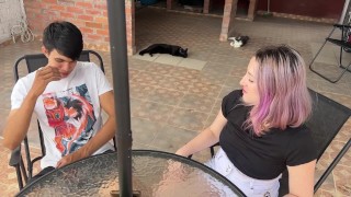 MI HERMANASTRA QUIERE QUE LE ENSEÑE A BESAR PERO NO AGUANTE A FOLLARLA PARTE 2