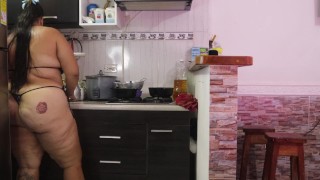 INFIEL SOBRINO DE MI NOVIO ME FOLLA EN LA COSINA Y CASI NOS PILLA