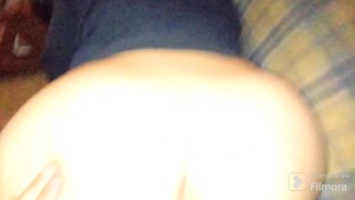 Me cojo a mi hermanastra muy exitada con su plug anal puesto