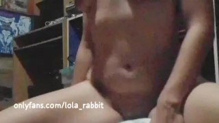 Me masturbo con una almohada