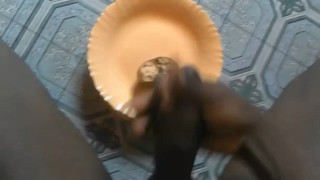 BBC EBONY CUMMING ON BREAD BEFORE EATING