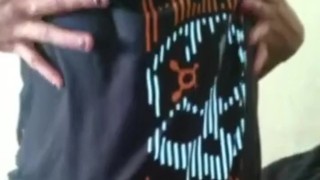 No aguanto las ganas de correrme con mi almohada Parte 1