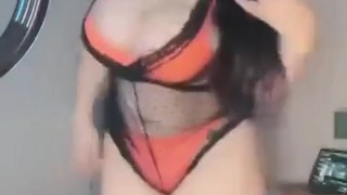 تعالا اتفرج علي هز طيزي وصوتها